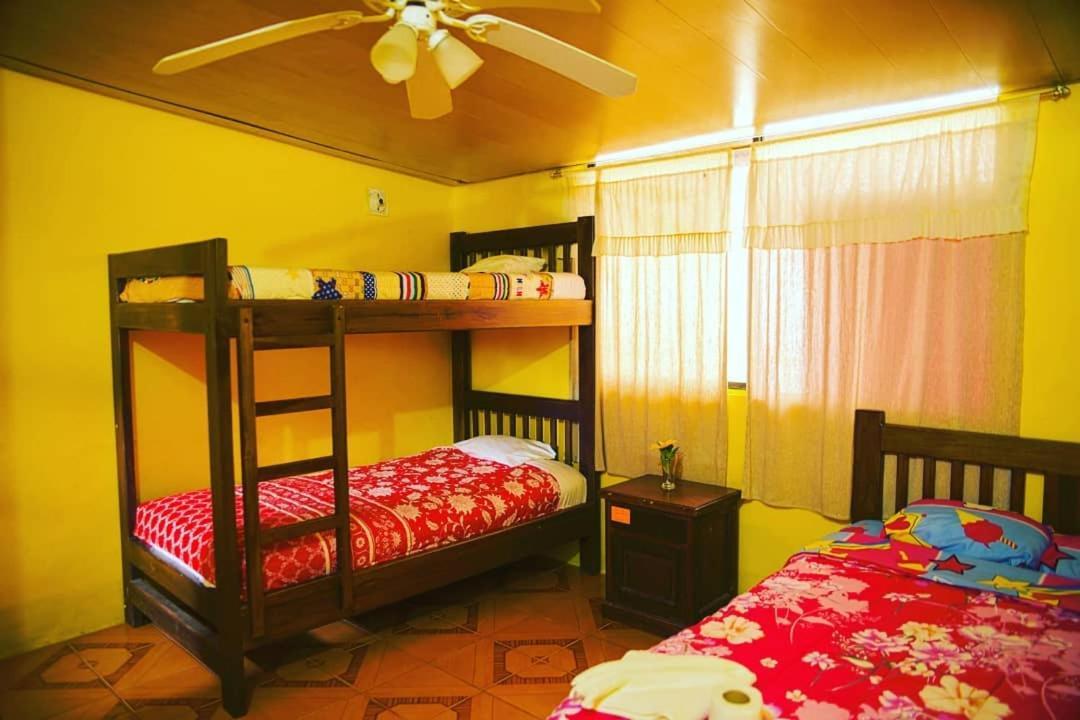 Hostal Henrry'S Hotel Mindo Ngoại thất bức ảnh